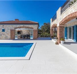 3 bedroom villa with pool, near Zadar, sleeps 8